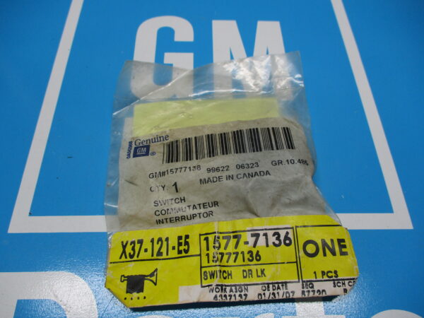 GM NOS Front Left Driver Side Door Lock Switch 15777136